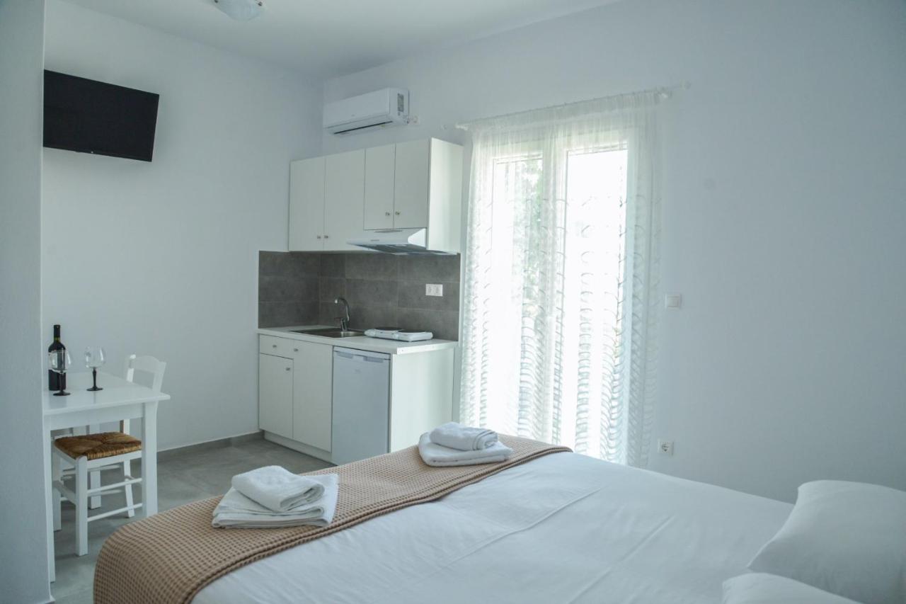 Zeras Apartments Адамас Екстер'єр фото
